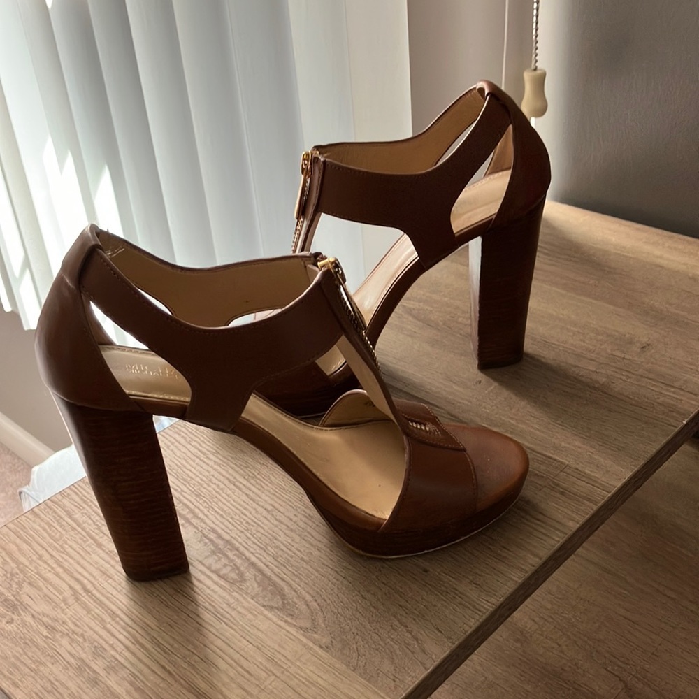Tan Michael Kors heel!